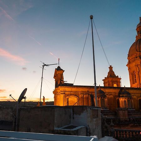 Вилла A Modern Maltese Townhouse In Siggiewi Экстерьер фото