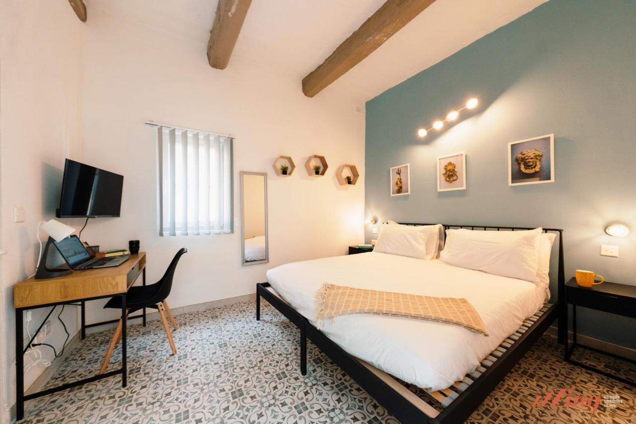 Вилла A Modern Maltese Townhouse In Siggiewi Экстерьер фото